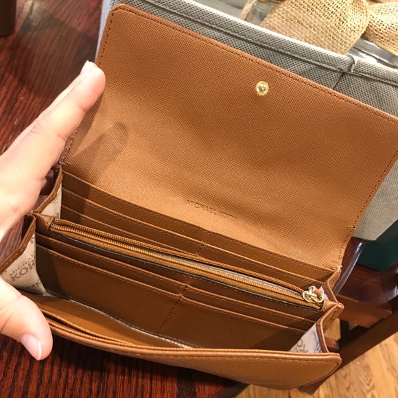 Michael Kors Wallet - Picture 2 of 4